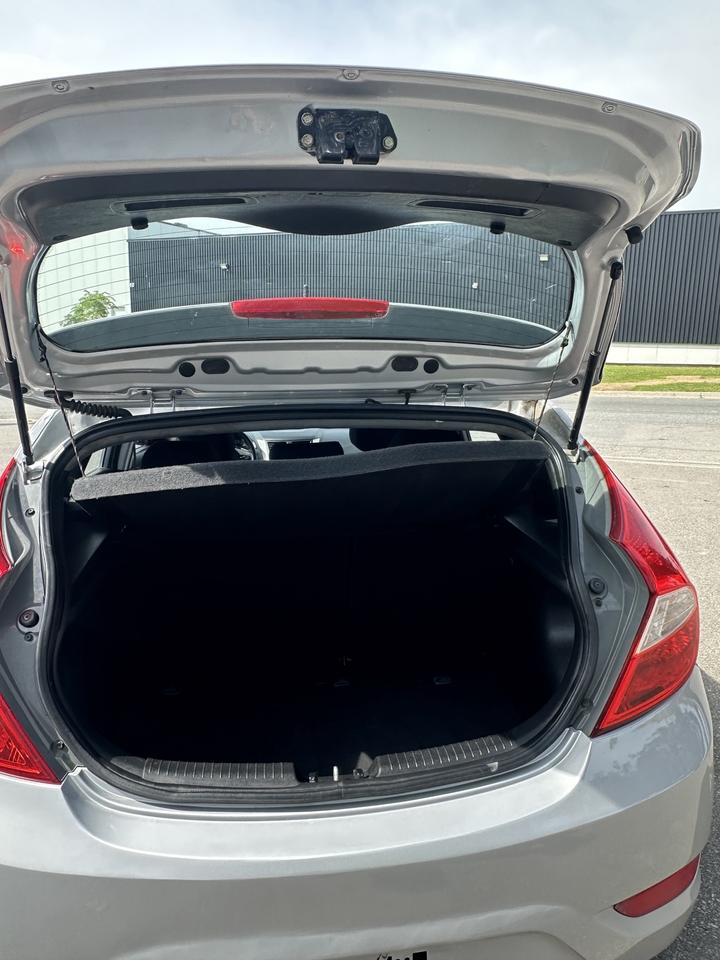 2014 Hyundai Accent GL Photo