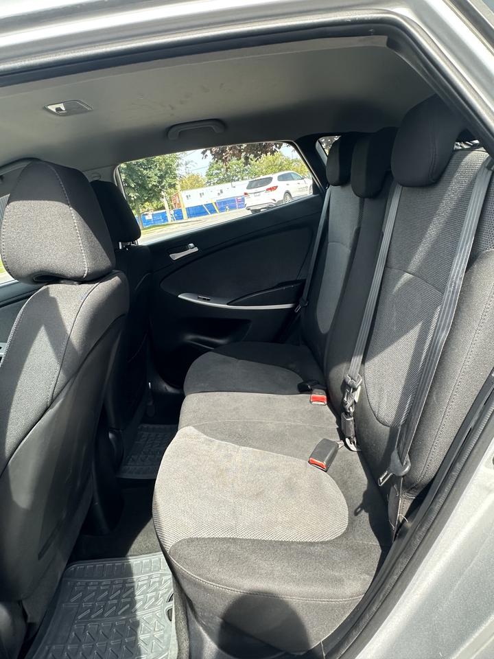 2014 Hyundai Accent GL Photo