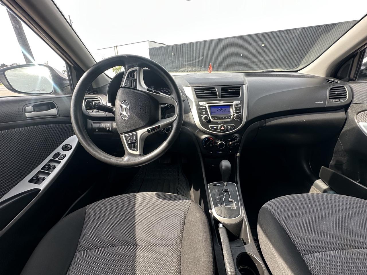 2014 Hyundai Accent GL Photo
