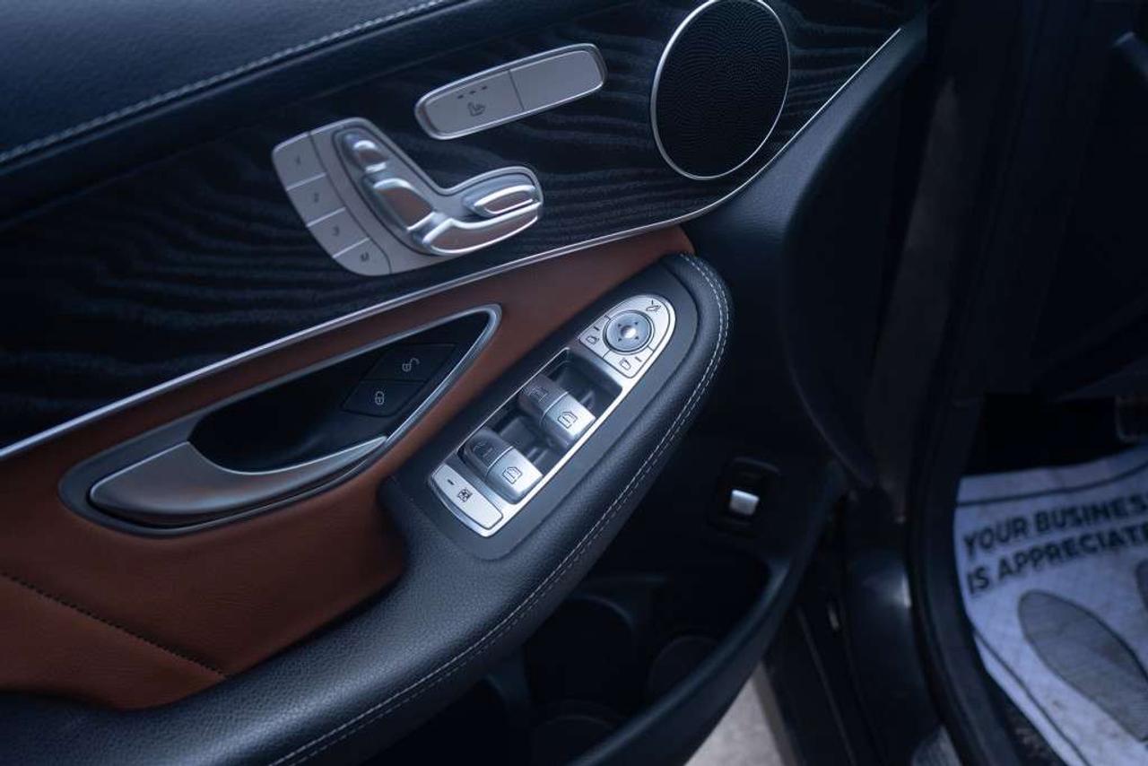 2022 Mercedes-Benz GLC Twin-Turbo Assistance Package Winter Tires Included. Photo