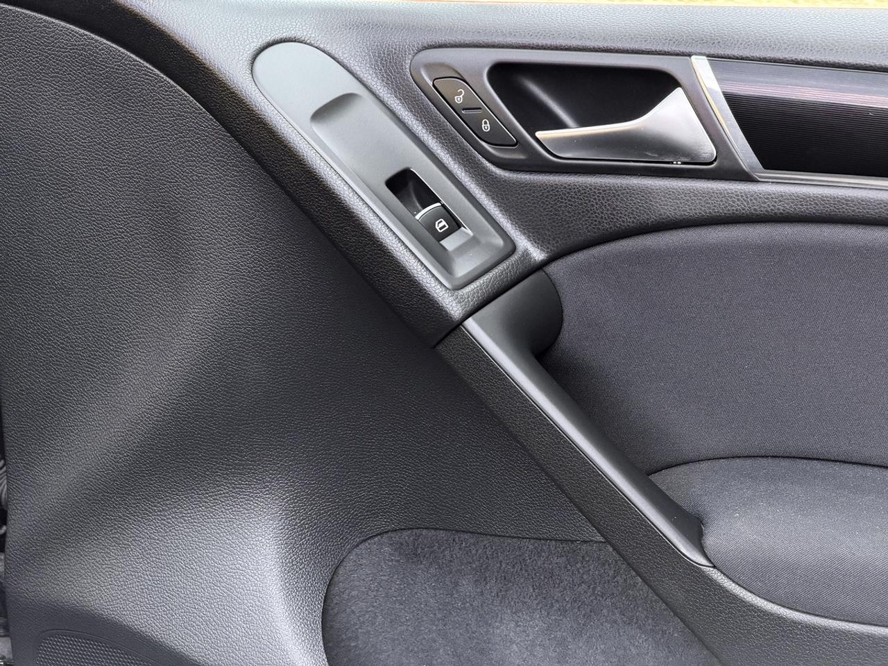 2013 Volkswagen GTI 5-door DSG Photo