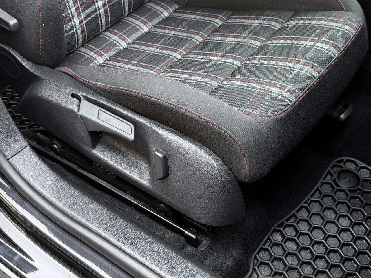 2013 Volkswagen GTI 5-door DSG Photo