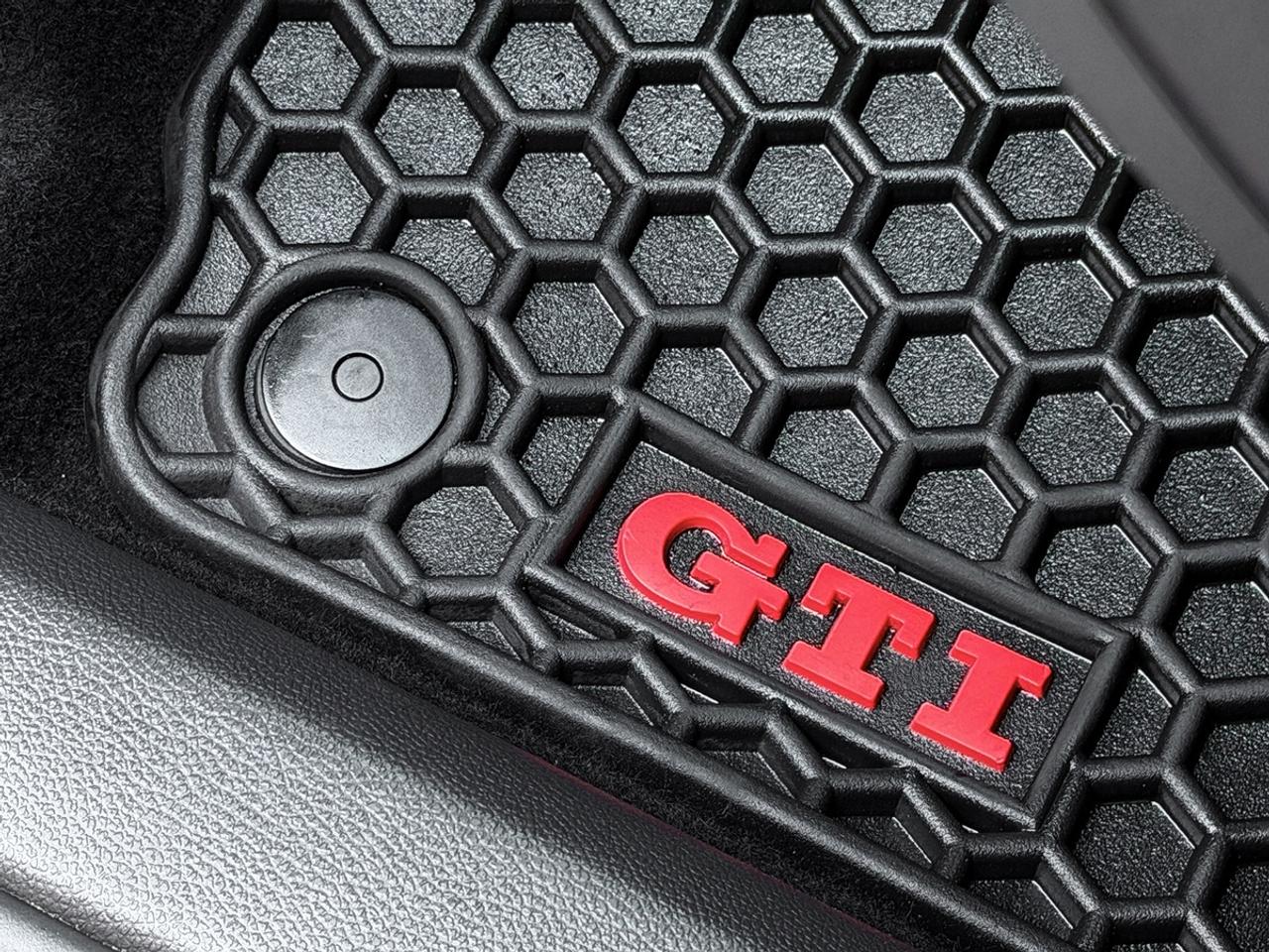 2013 Volkswagen GTI 5-door DSG Photo