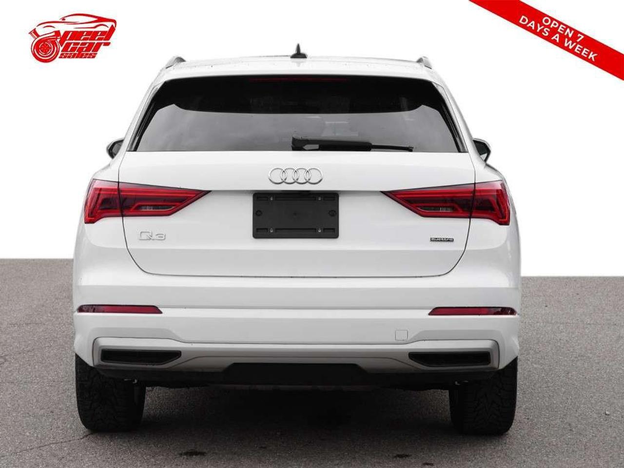 2021 Audi Q3 40 Komfort Panoramic roof Leather seats Cruise Control. Photo