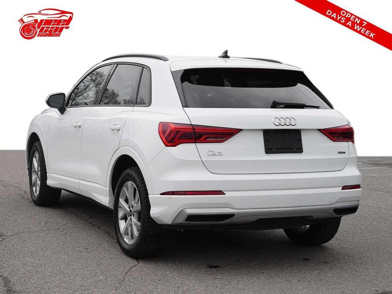2021 Audi Q3 40 Komfort Panoramic roof Leather seats Cruise Control. Photo
