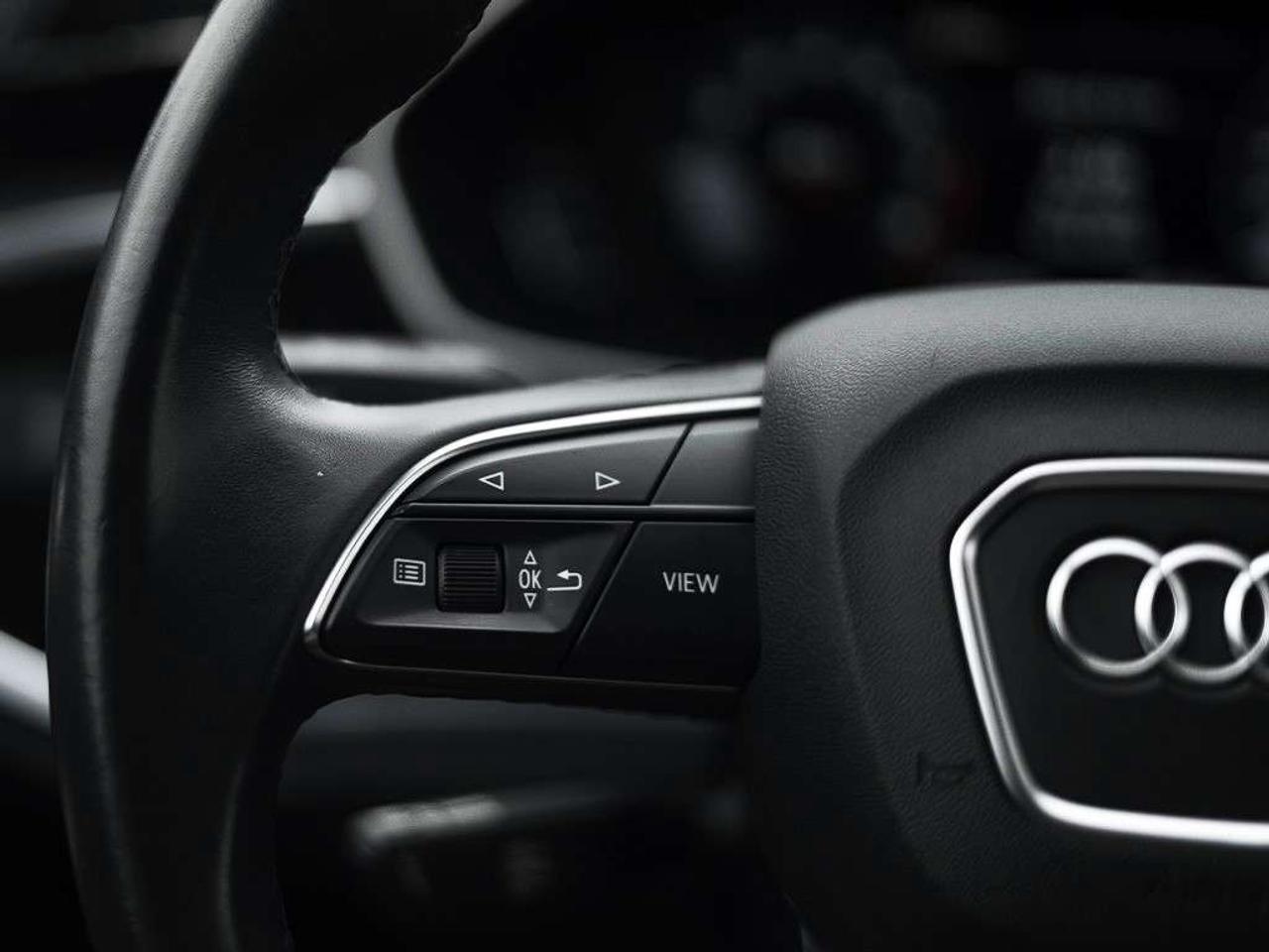 2021 Audi Q3 40 Komfort Panoramic roof Leather seats Cruise Control. Photo