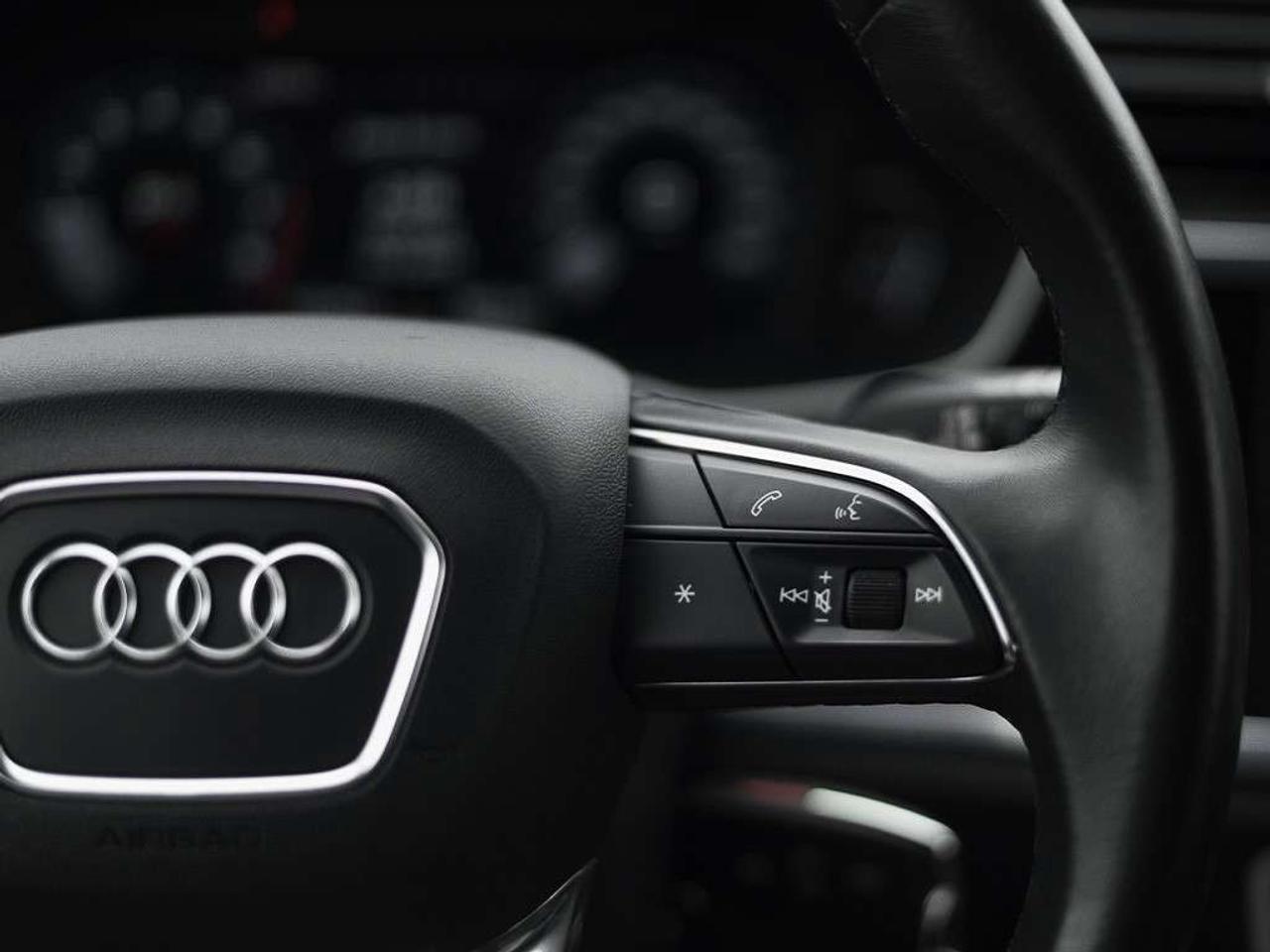 2021 Audi Q3 40 Komfort Panoramic roof Leather seats Cruise Control. Photo