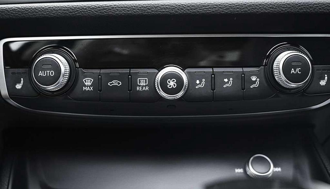 2021 Audi Q3 40 Komfort Panoramic roof Leather seats Cruise Control. Photo