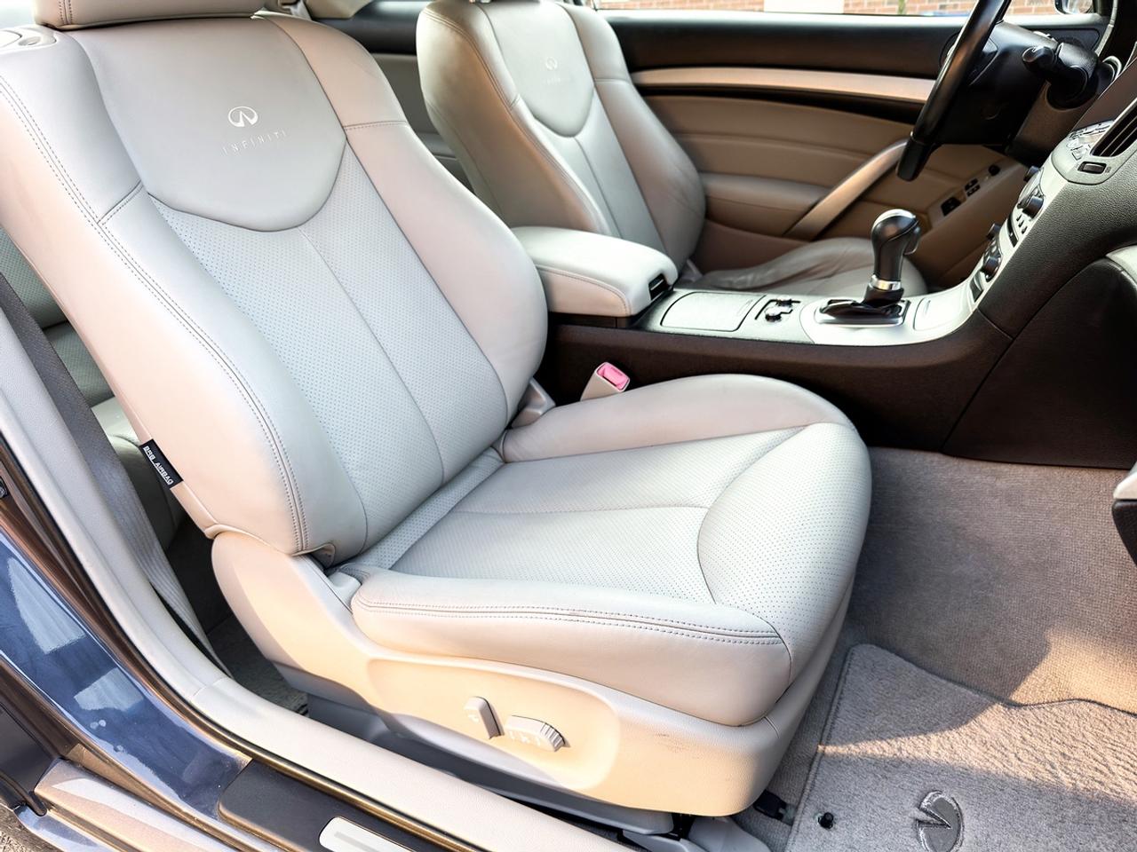 2009 Infiniti G37X  AWD w/Tech Pkg Photo