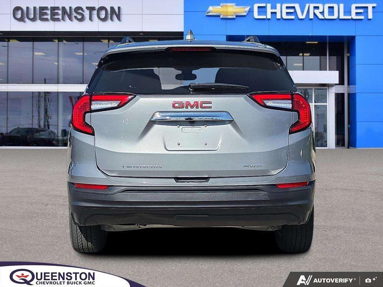 2024 GMC Terrain SLE AWD   OFF LEASE   WELL MAINTAINED   NO CLAIMS Photo