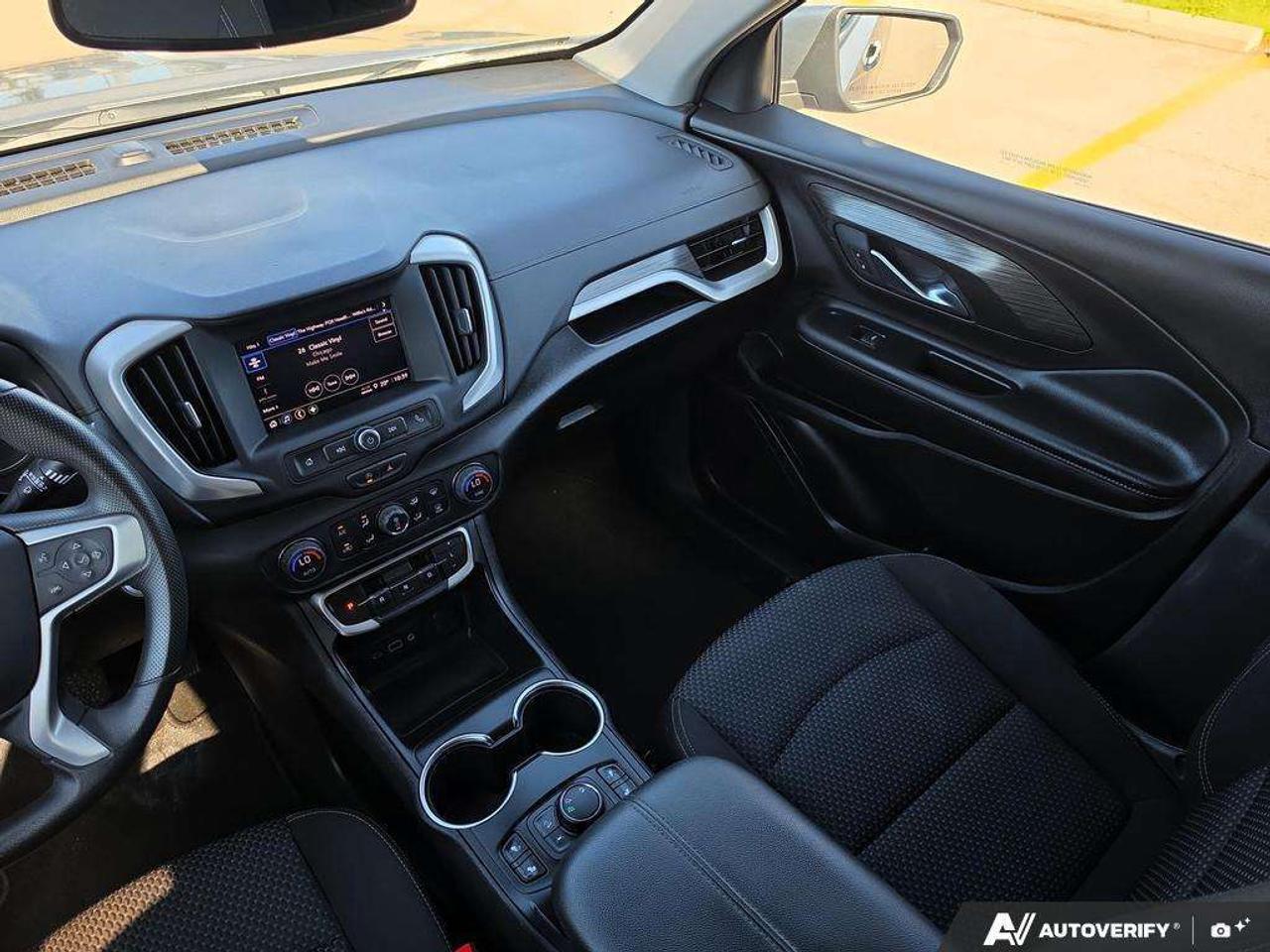 2024 GMC Terrain SLE AWD   OFF LEASE   WELL MAINTAINED   NO CLAIMS Photo