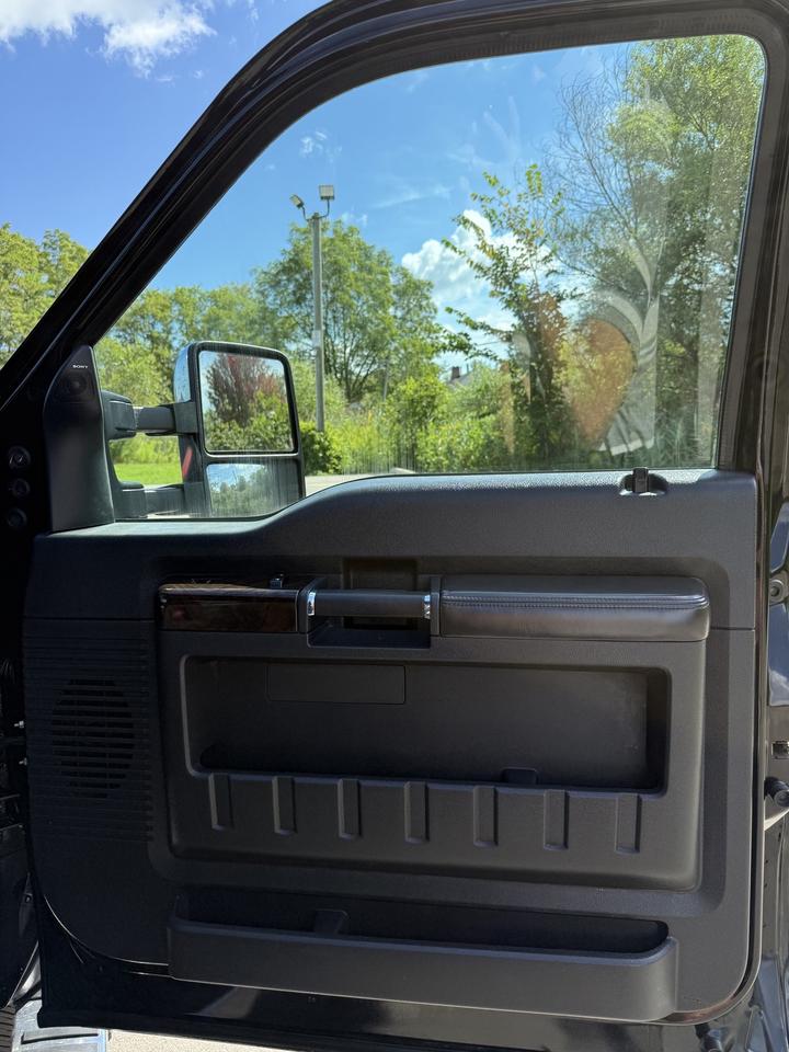 2016 Ford F-250 Platinum Photo