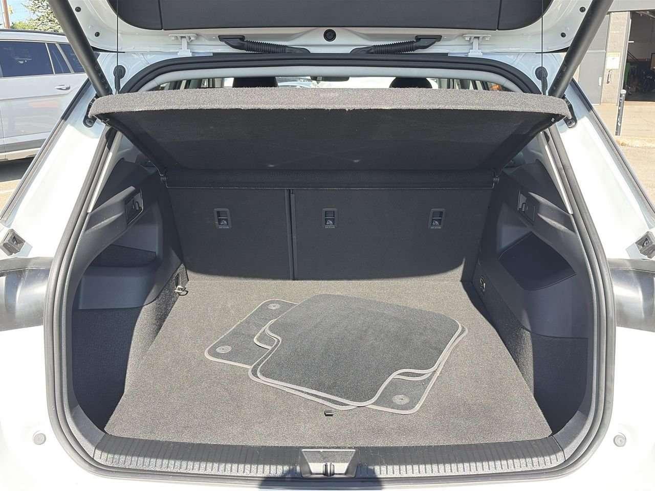 2026 Volkswagen Tiguan Comfortline 4MOTION Remote Starter  Alloy Wheels  Power Liftgate  Apple/Android CarPlay Photo