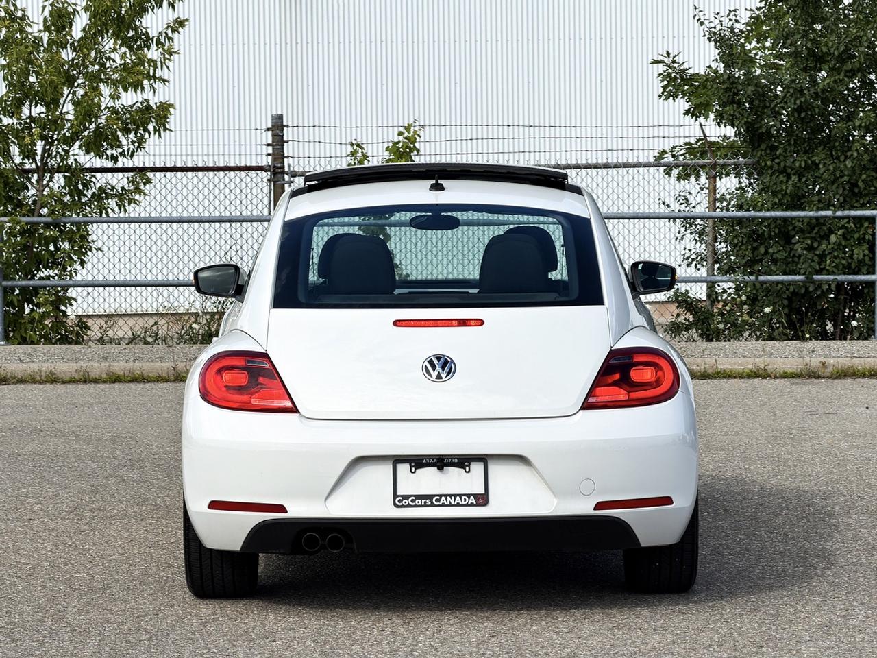 2013 Volkswagen Beetle 2.5L COUPE w/SUNROOF Photo