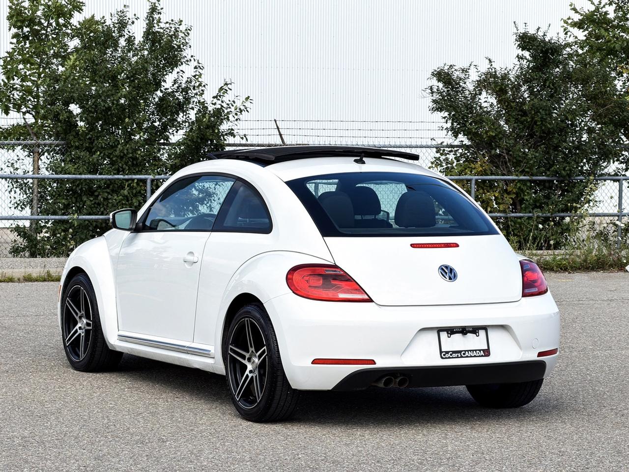 2013 Volkswagen Beetle 2.5L COUPE w/SUNROOF Photo