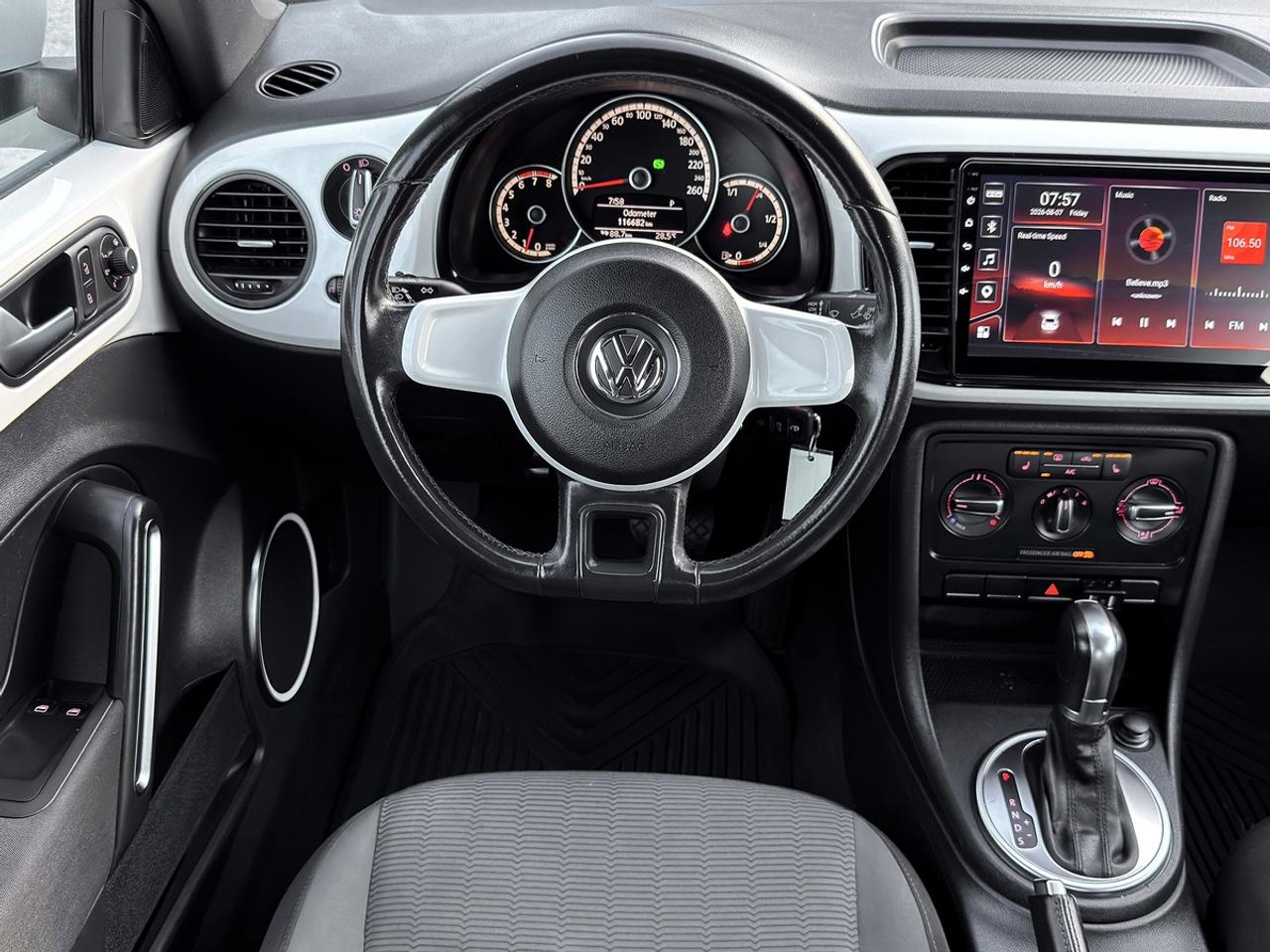 2013 Volkswagen Beetle 2.5L COUPE w/SUNROOF Photo