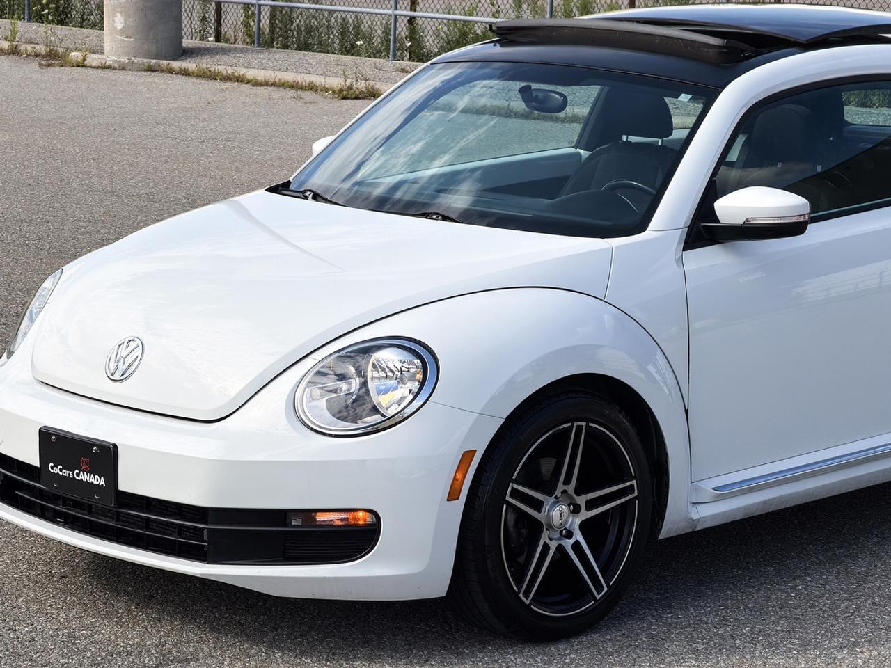 2013 Volkswagen Beetle 2.5L COUPE w/SUNROOF Photo
