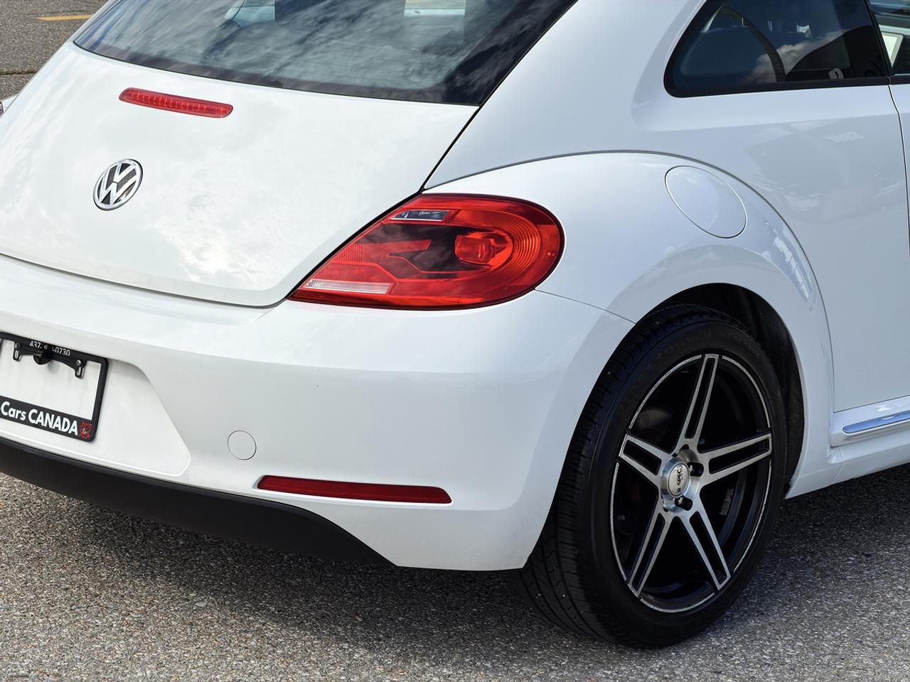 2013 Volkswagen Beetle 2.5L COUPE w/SUNROOF Photo