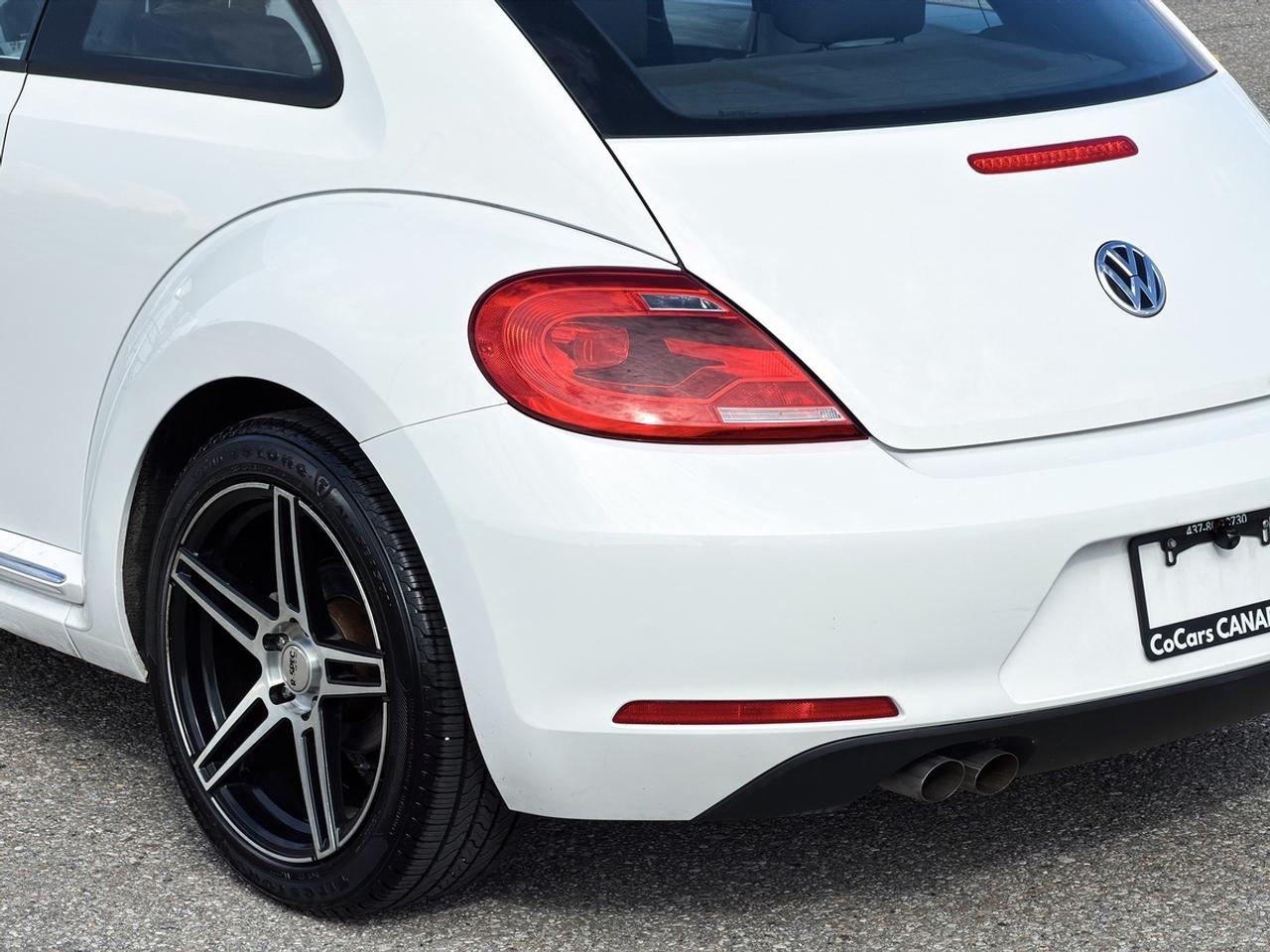 2013 Volkswagen Beetle 2.5L COUPE w/SUNROOF Photo
