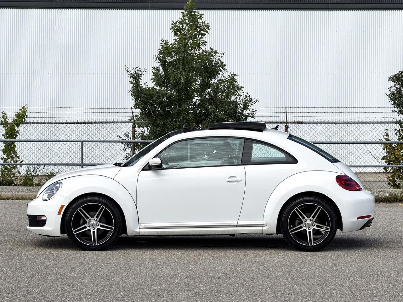 2013 Volkswagen Beetle 2.5L COUPE w/SUNROOF Photo