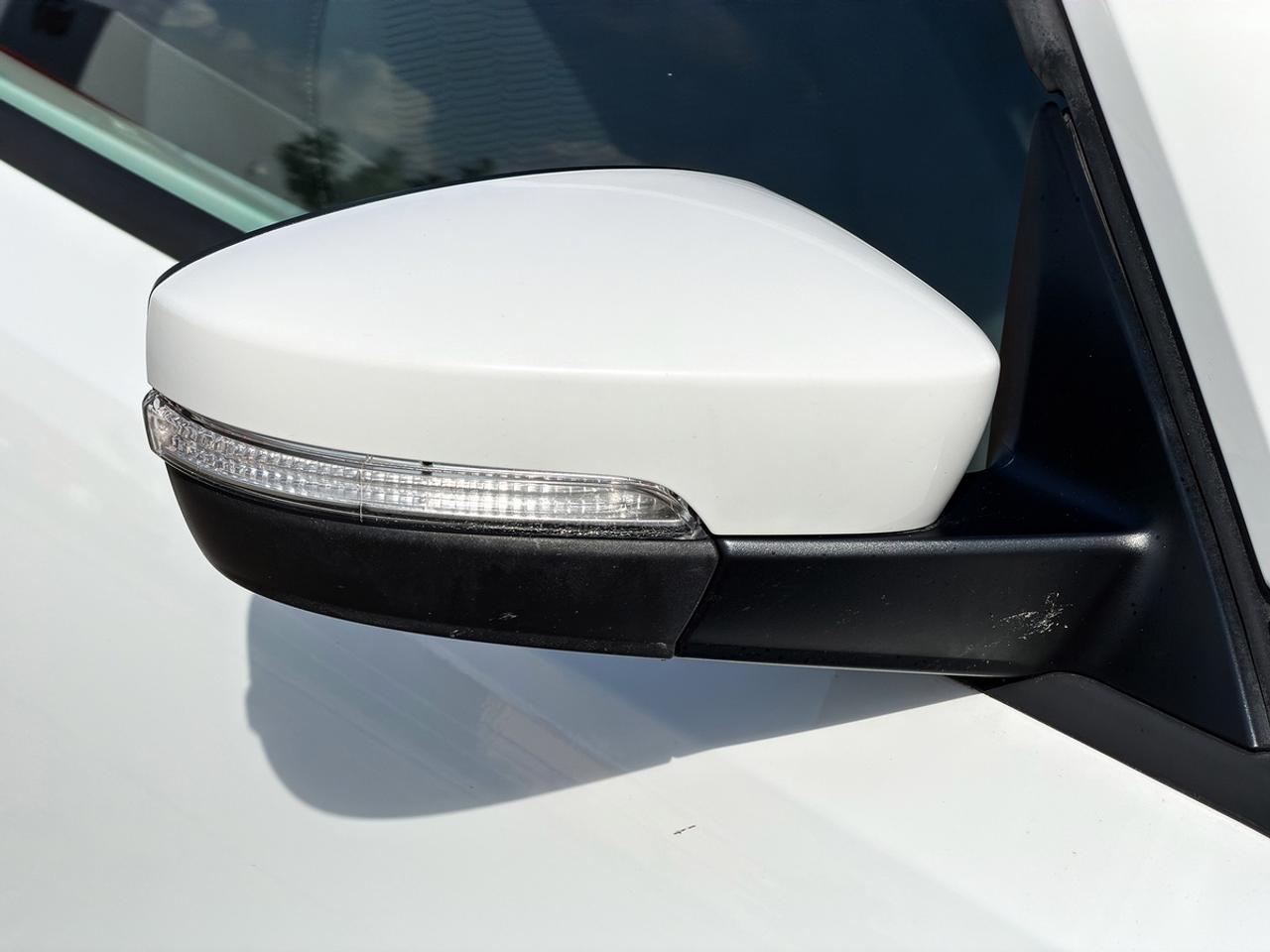 2013 Volkswagen Beetle 2.5L COUPE w/SUNROOF Photo