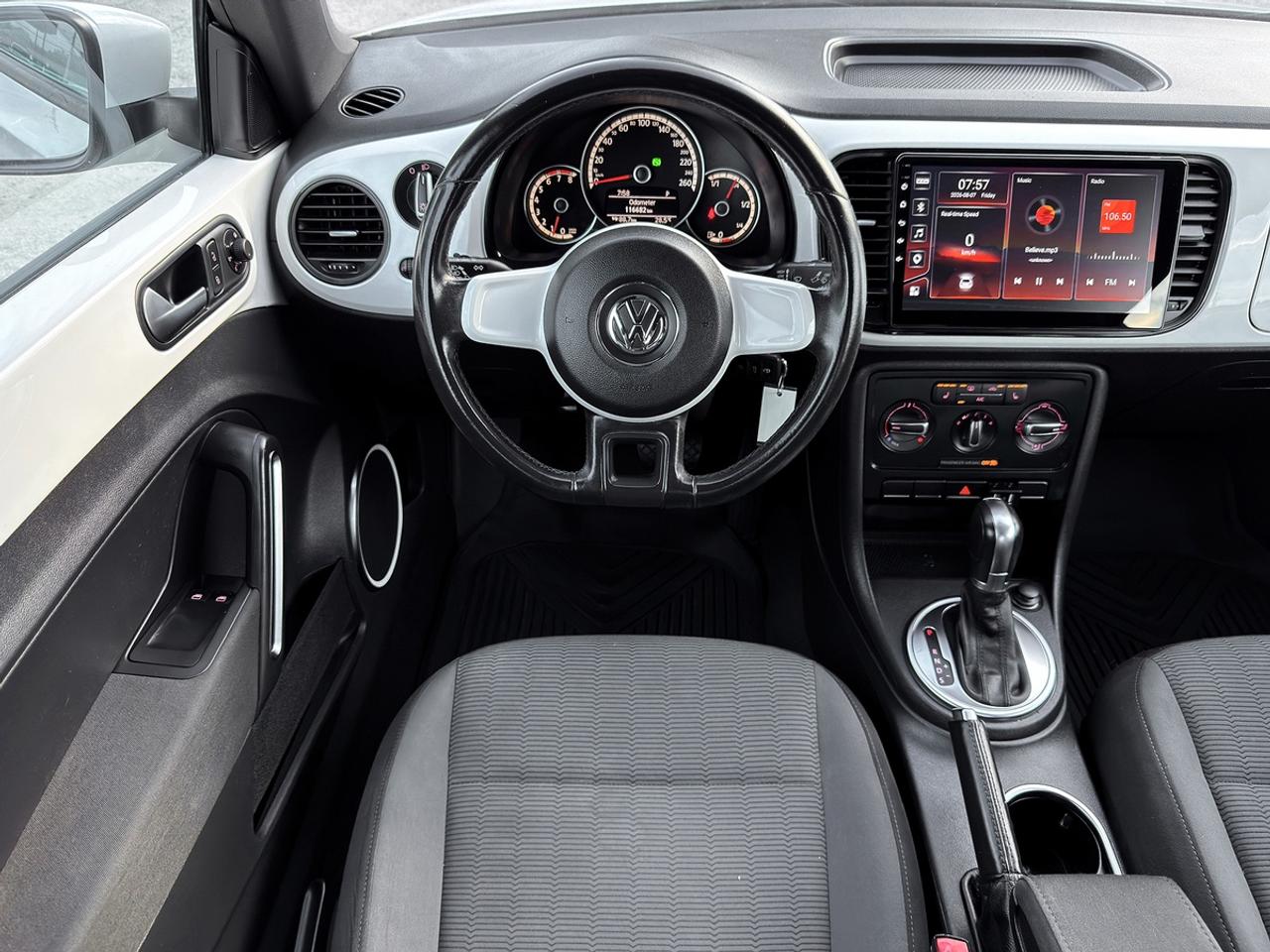 2013 Volkswagen Beetle 2.5L COUPE w/SUNROOF Photo