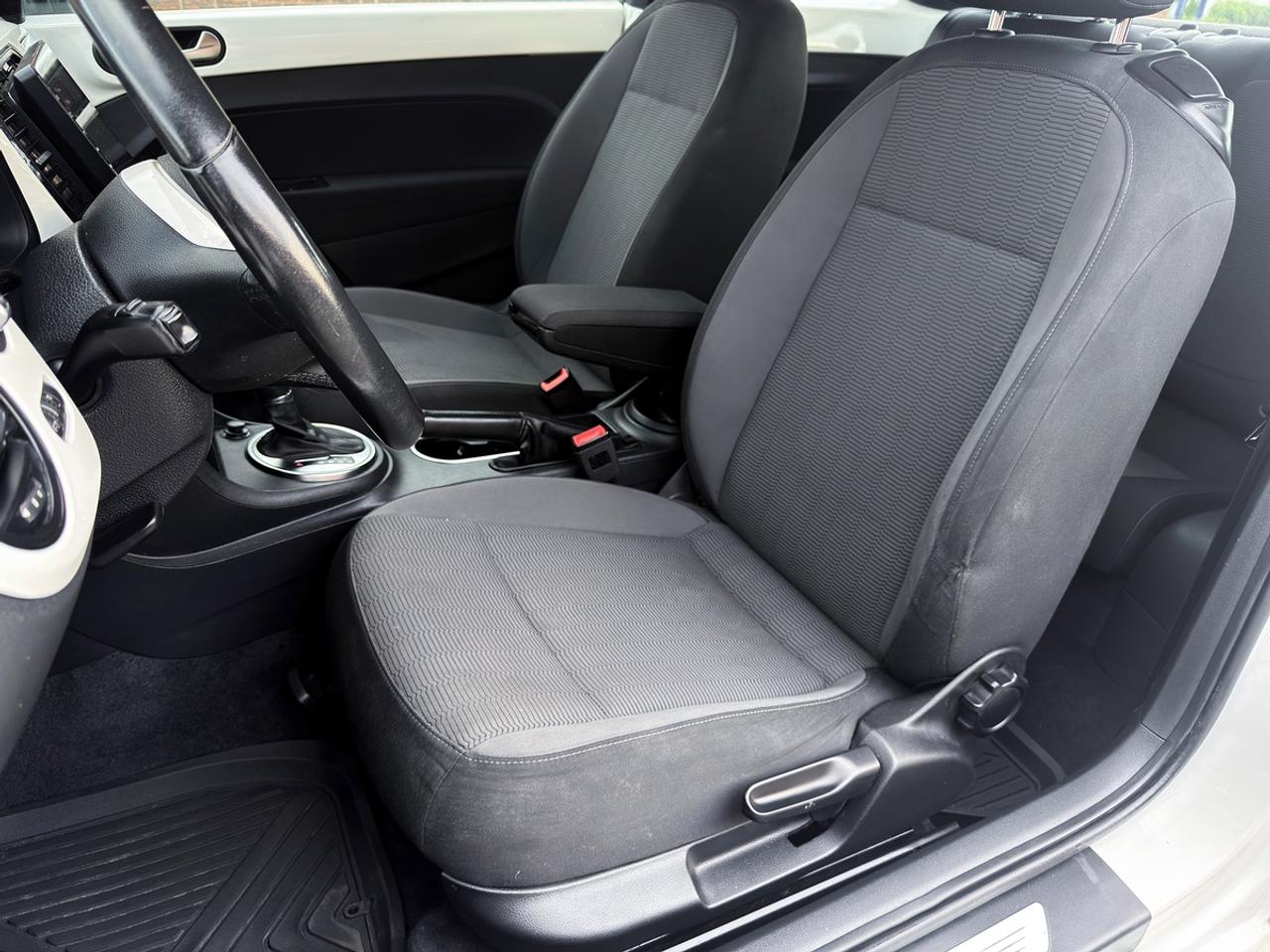 2013 Volkswagen Beetle 2.5L COUPE w/SUNROOF Photo