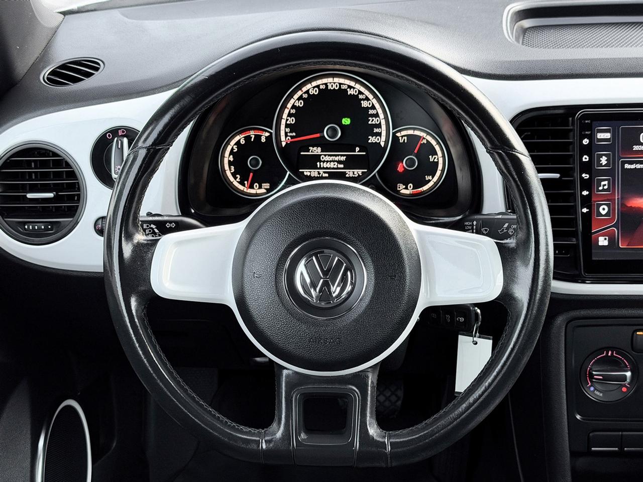 2013 Volkswagen Beetle 2.5L COUPE w/SUNROOF Photo