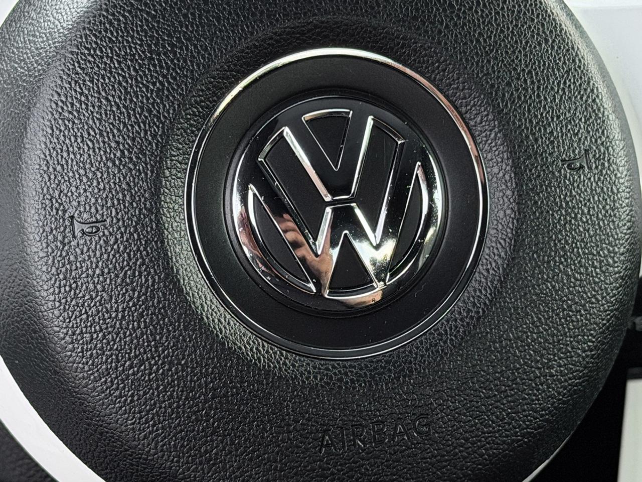 2013 Volkswagen Beetle 2.5L COUPE w/SUNROOF Photo
