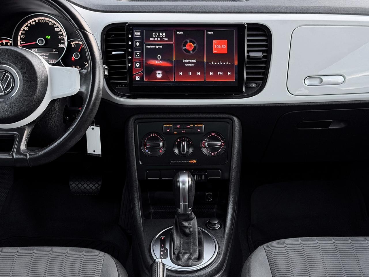 2013 Volkswagen Beetle 2.5L COUPE w/SUNROOF Photo