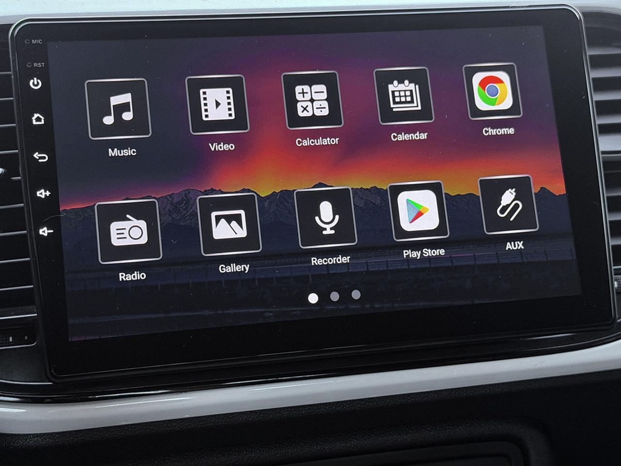 2013 Volkswagen Beetle 2.5L COUPE w/SUNROOF Photo