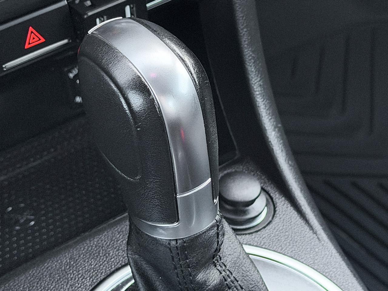 2013 Volkswagen Beetle 2.5L COUPE w/SUNROOF Photo