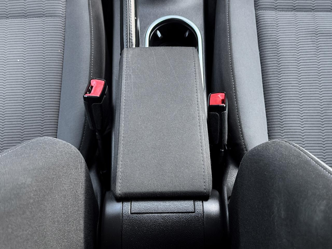 2013 Volkswagen Beetle 2.5L COUPE w/SUNROOF Photo