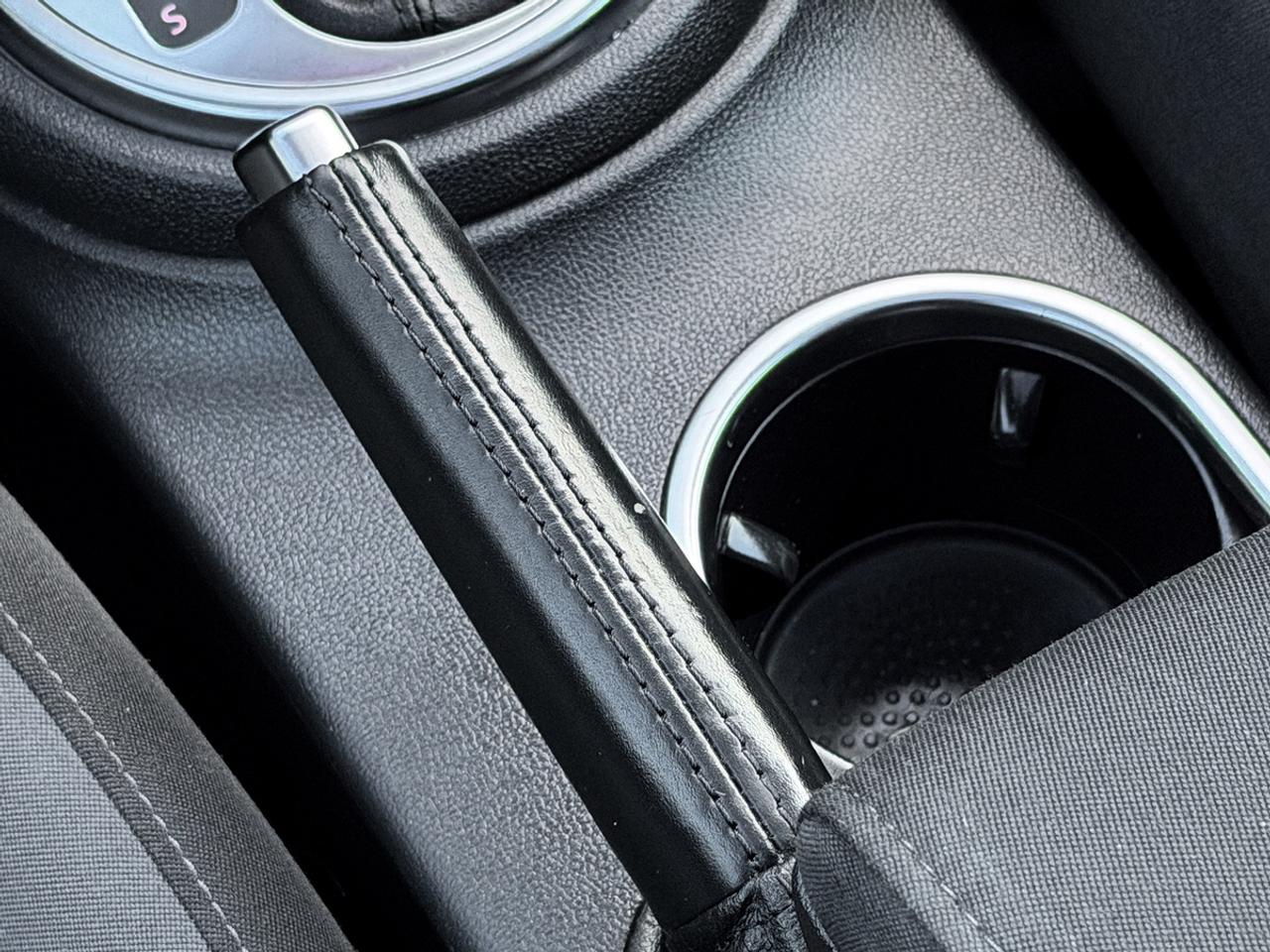 2013 Volkswagen Beetle 2.5L COUPE w/SUNROOF Photo