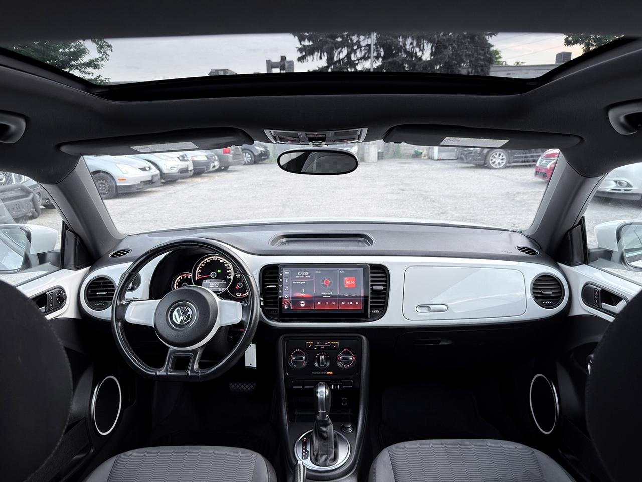 2013 Volkswagen Beetle 2.5L COUPE w/SUNROOF Photo