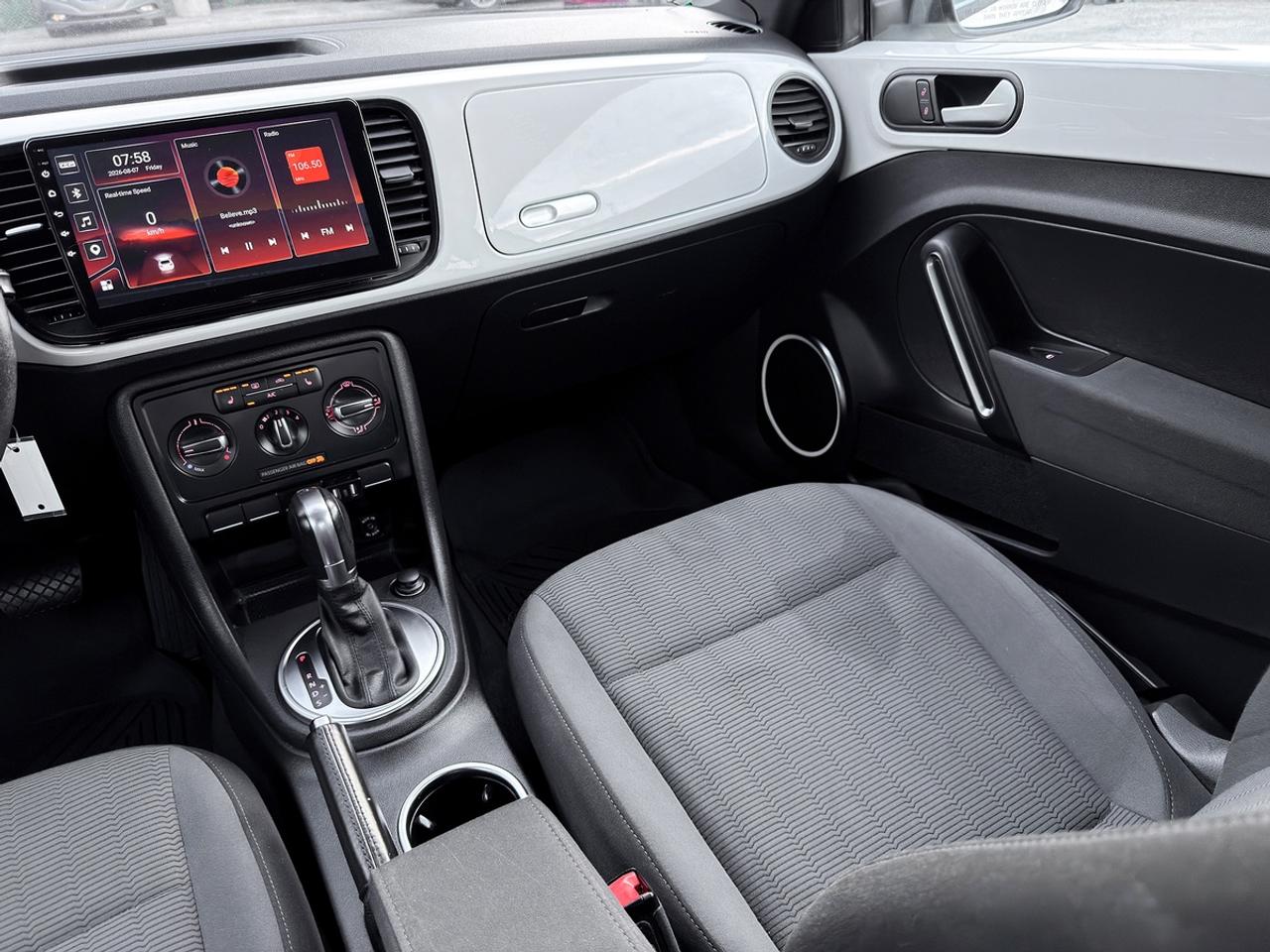 2013 Volkswagen Beetle 2.5L COUPE w/SUNROOF Photo
