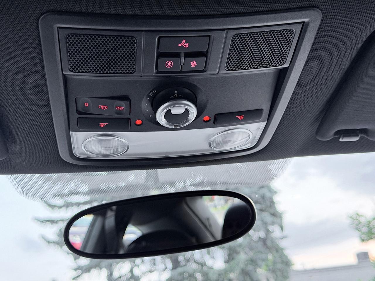 2013 Volkswagen Beetle 2.5L COUPE w/SUNROOF Photo