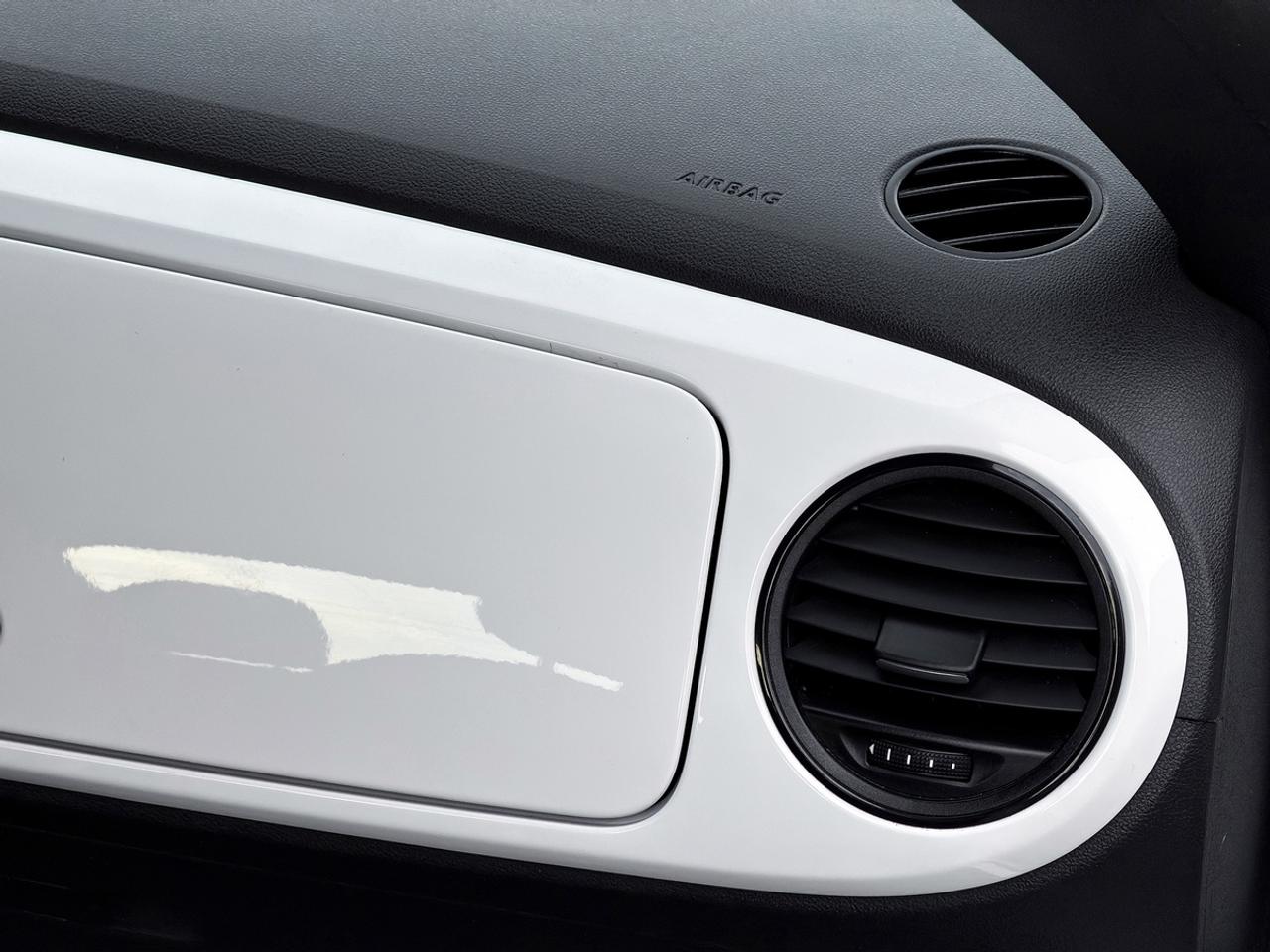 2013 Volkswagen Beetle 2.5L COUPE w/SUNROOF Photo