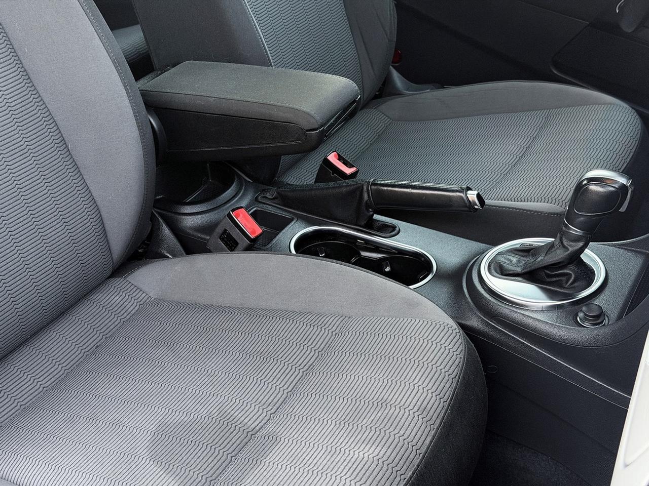 2013 Volkswagen Beetle 2.5L COUPE w/SUNROOF Photo