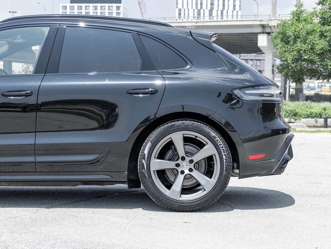 2026 Porsche Macan T   Sport Exhaust   Adaptive Air Suspension Photo