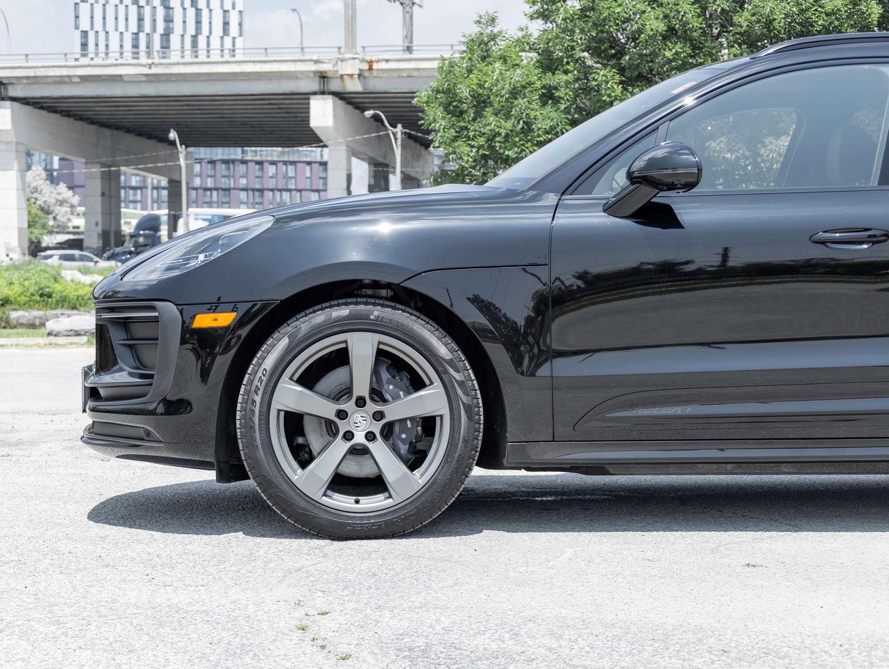 2026 Porsche Macan T   Sport Exhaust   Adaptive Air Suspension Photo