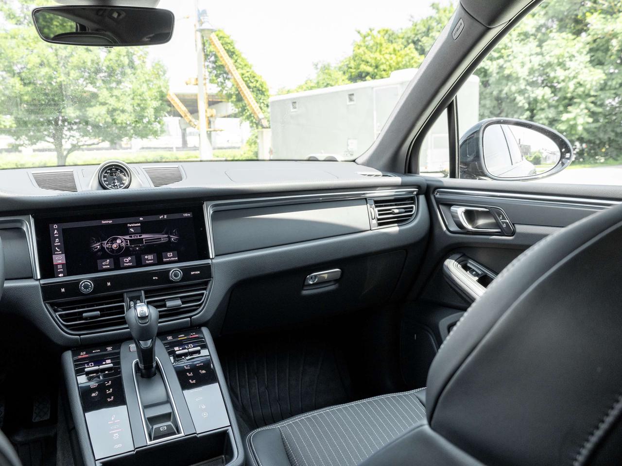 2026 Porsche Macan T   Sport Exhaust   Adaptive Air Suspension Photo