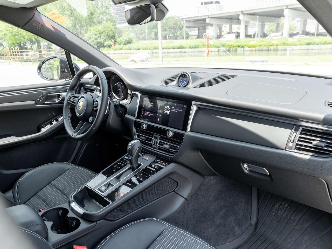 2026 Porsche Macan T   Sport Exhaust   Adaptive Air Suspension Photo