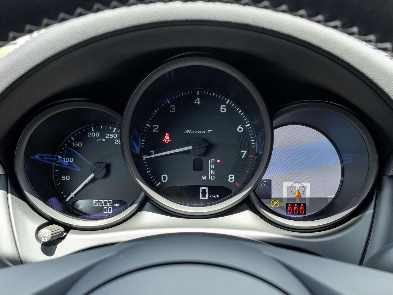 2026 Porsche Macan T   Sport Exhaust   Adaptive Air Suspension Photo