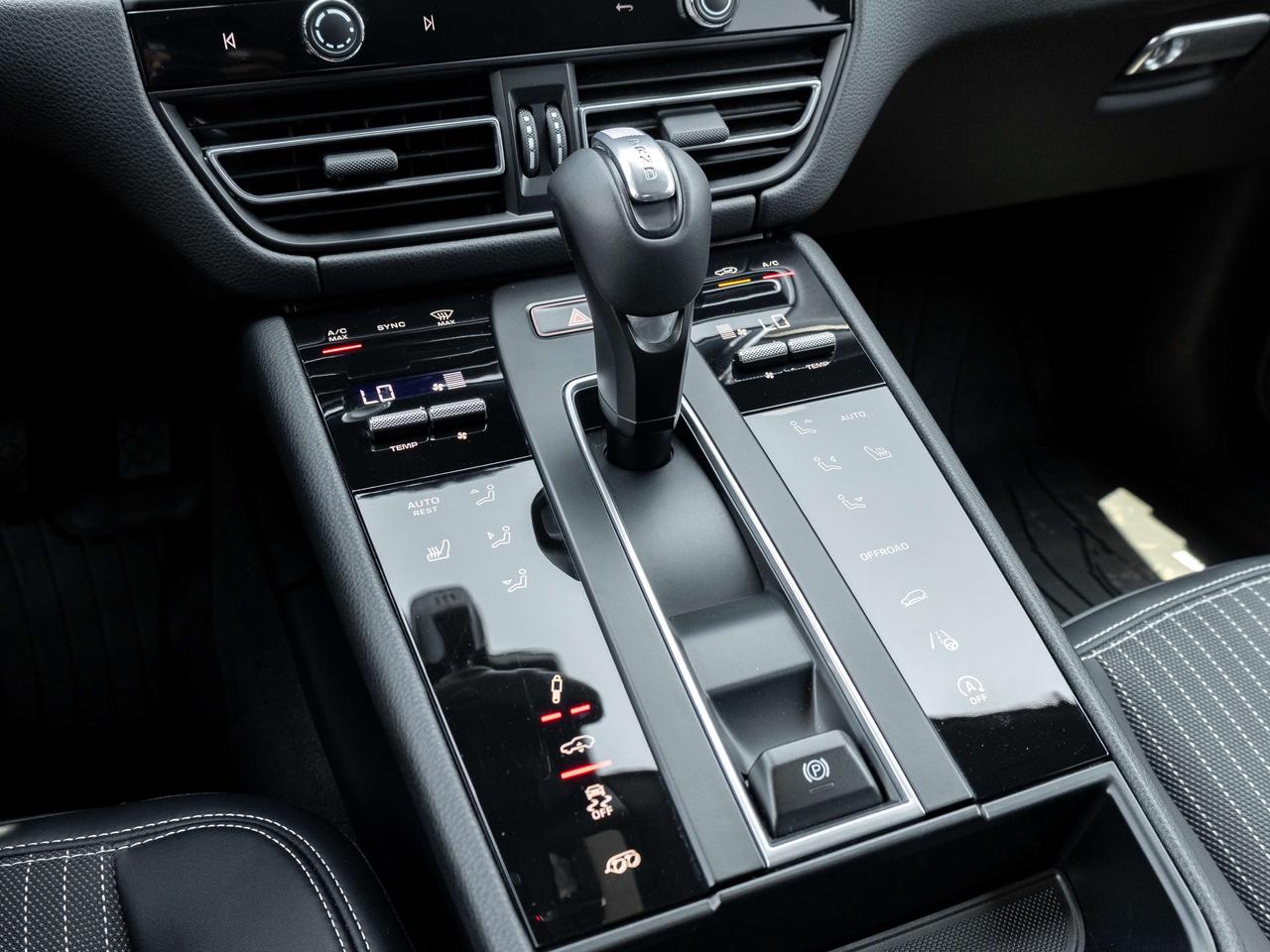 2026 Porsche Macan T   Sport Exhaust   Adaptive Air Suspension Photo