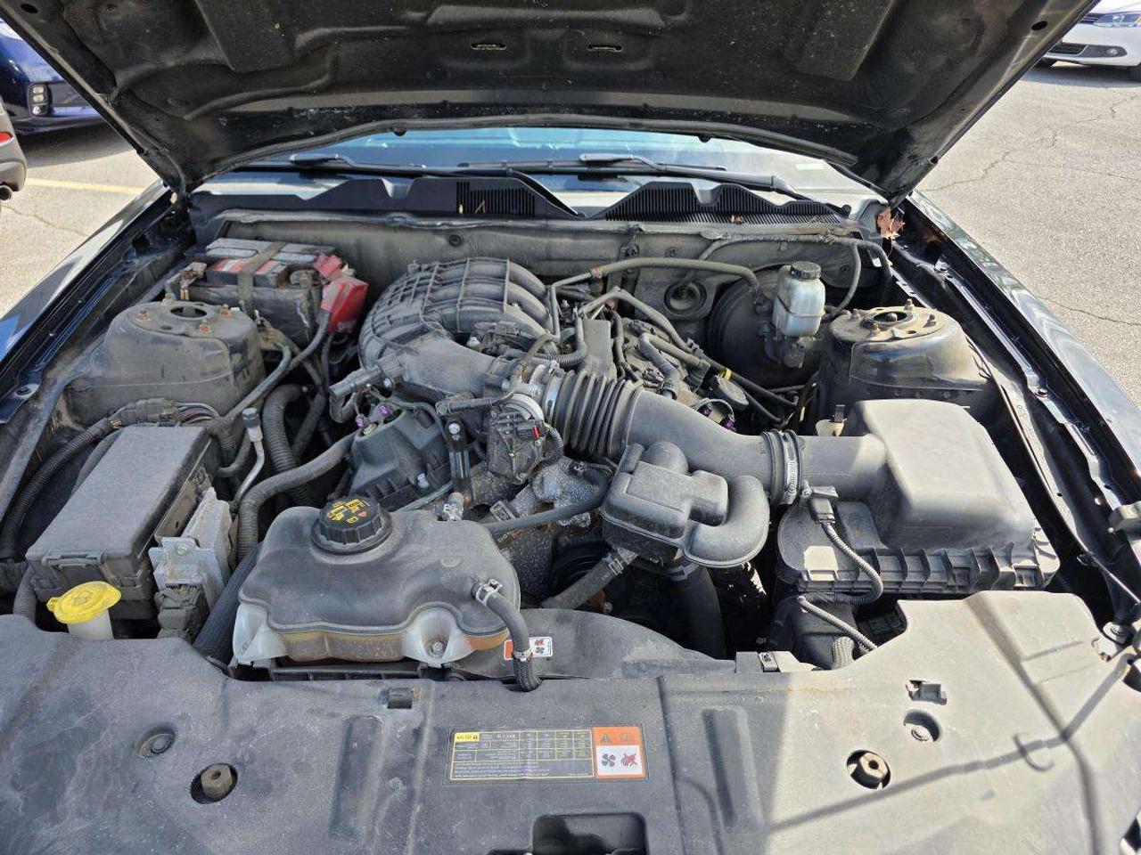 2014 Ford Mustang MANUEL V6 Premium CLEAN CARFAX Photo