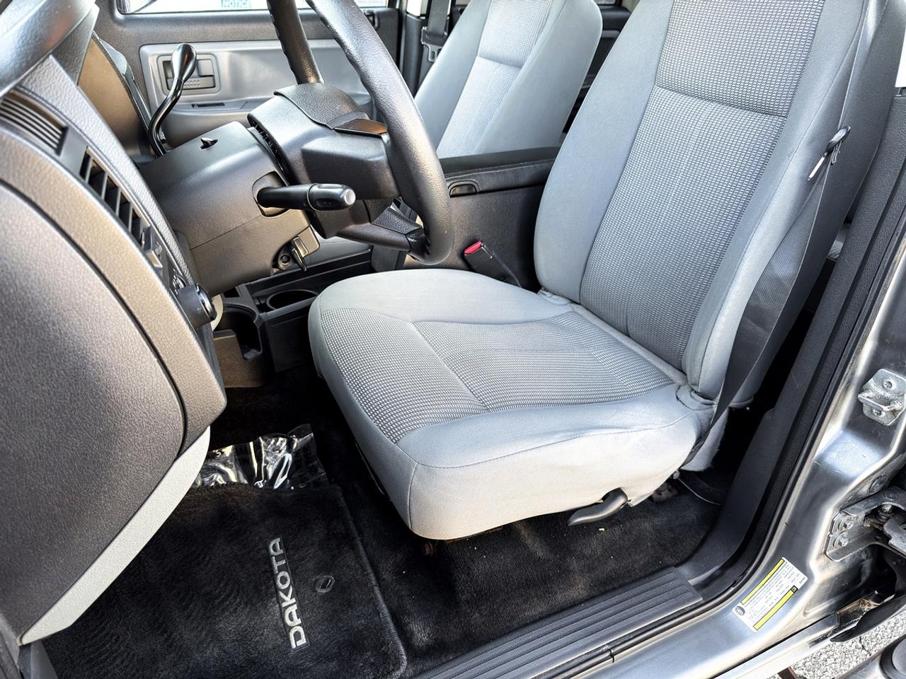 2011 Dodge Dakota SXT CREW CAB 4X4 V6 Photo