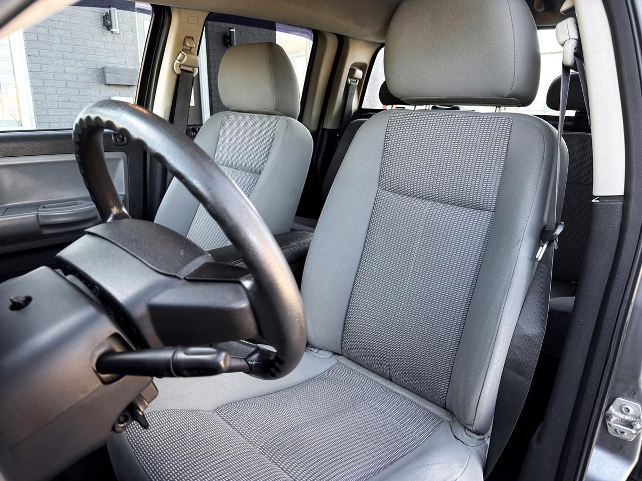 2011 Dodge Dakota SXT CREW CAB 4X4 V6 Photo