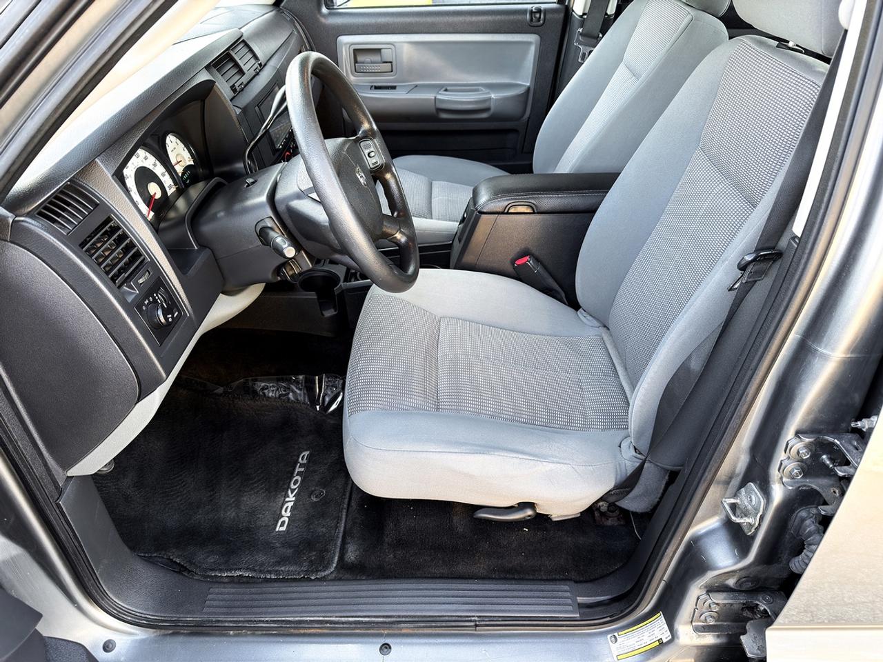 2011 Dodge Dakota SXT CREW CAB 4X4 V6 Photo
