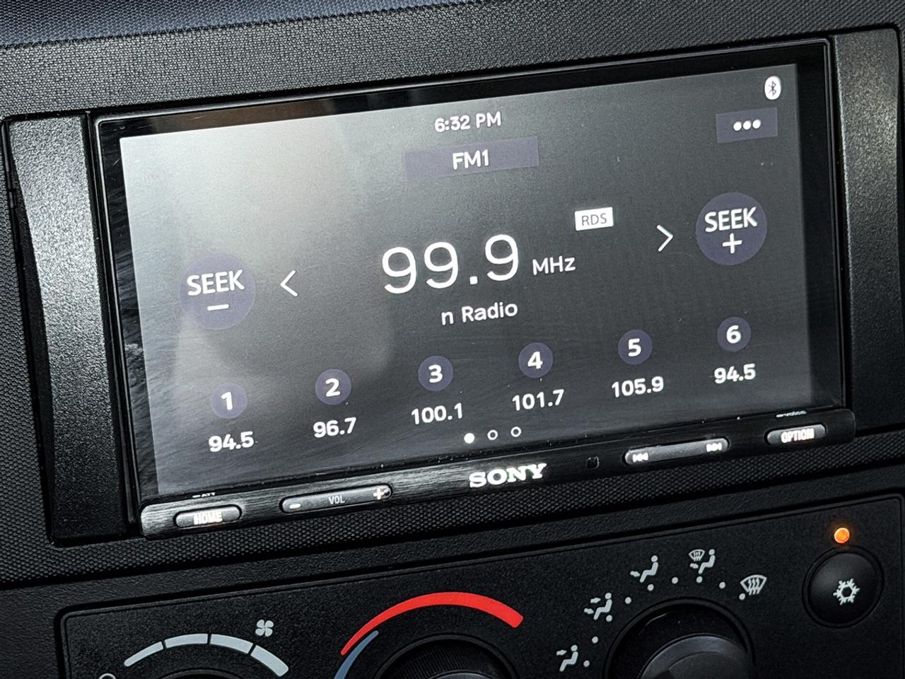 2011 Dodge Dakota SXT CREW CAB 4X4 V6 Photo